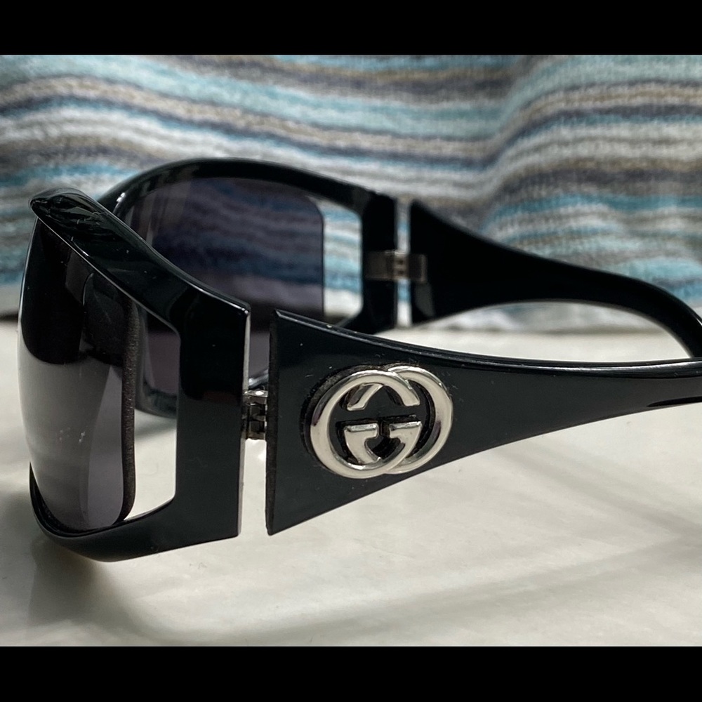 Gucci Black sunglasses wrap frame EUC